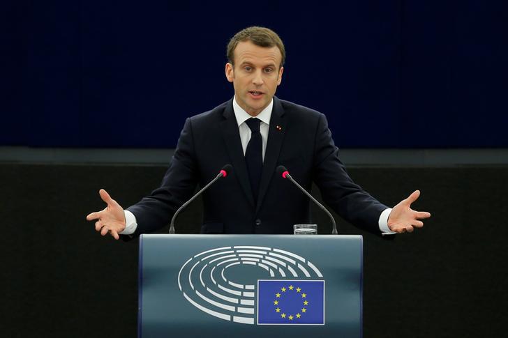   Le président français Emmanuel Macron prononce un discours avant un débat sur le futur de l’Europe au Parlement européen à Strasbourg (France), le 17 avril 2018