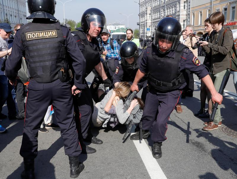Разгон протестующих за два дня до инаугурации Владимира Путина в Москве, 5 мая 2018 г. 