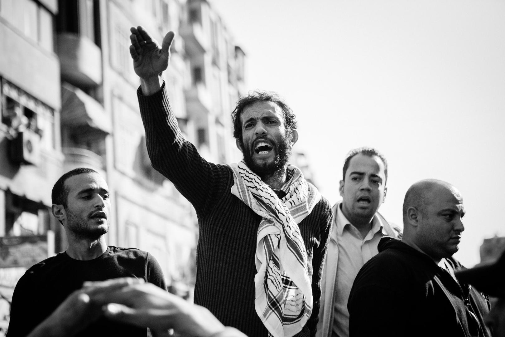 هيثم محمدين، مدافع عن الحقوق الاجتماعية، اعتُقل في 18 مايو/أيار 2018 بتهمتيّ "الانضمام إلى منظمة إرهابية" و"التحريض على التظاهر". © 2018 حسام الحملاوي