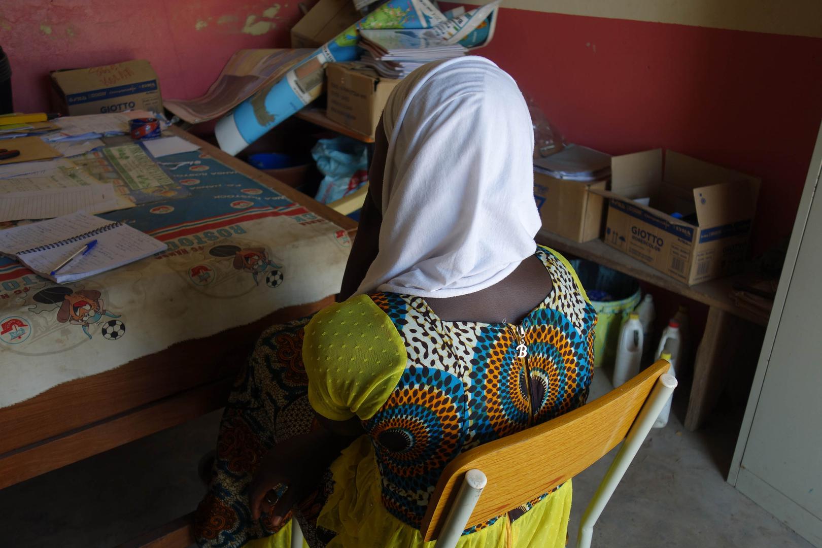 « Ruhiyyeh », 17 ans, de la ville de Kolda, dans le sud du Sénégal, est tombée enceinte pendant sa dernière année du premier cycle de l’enseignement secondaire. 
