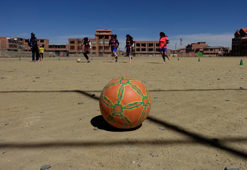 201807americas_bolivia_girlssoccer_sp