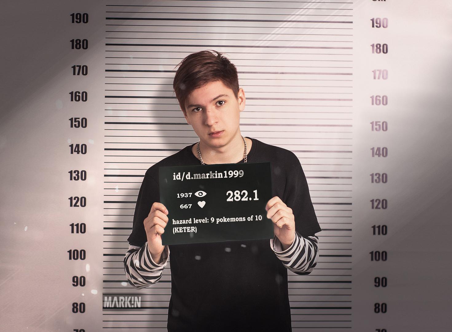 Une photo satirique de l’étudiant russe Daniil Markin, tenant une fausse plaque où figure le numéro 282.1, une allusion à l’article 282.1 du Code pénal russe, en vertu duquel il encourt une peine de cinq ans de prison à la suite d’images publiées sur Inte