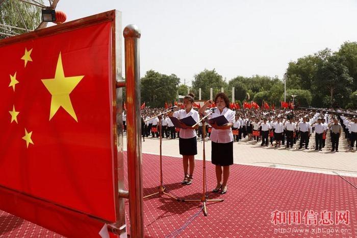 Over 10,000 students and teachers in Hotan pledge loyalty to the “Motherland” in a mass ceremony. 