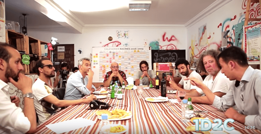 Screenshot from an episode of the online show “1 Dîner 2 Cons”, recorded in Casablanca, Morocco. 