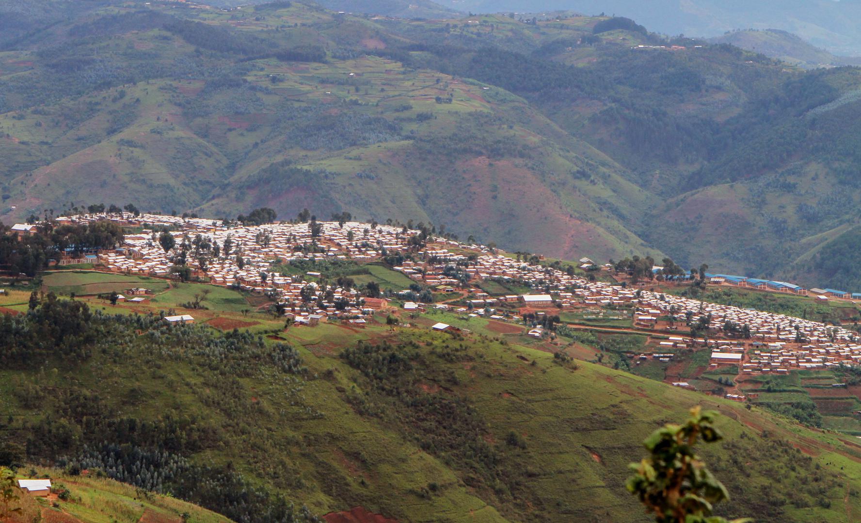 Le camp de réfugiés de Kiziba, qui se situe sur une colline dans le district de Karongi, au Rwanda,  photographié le 23 février 2018. 