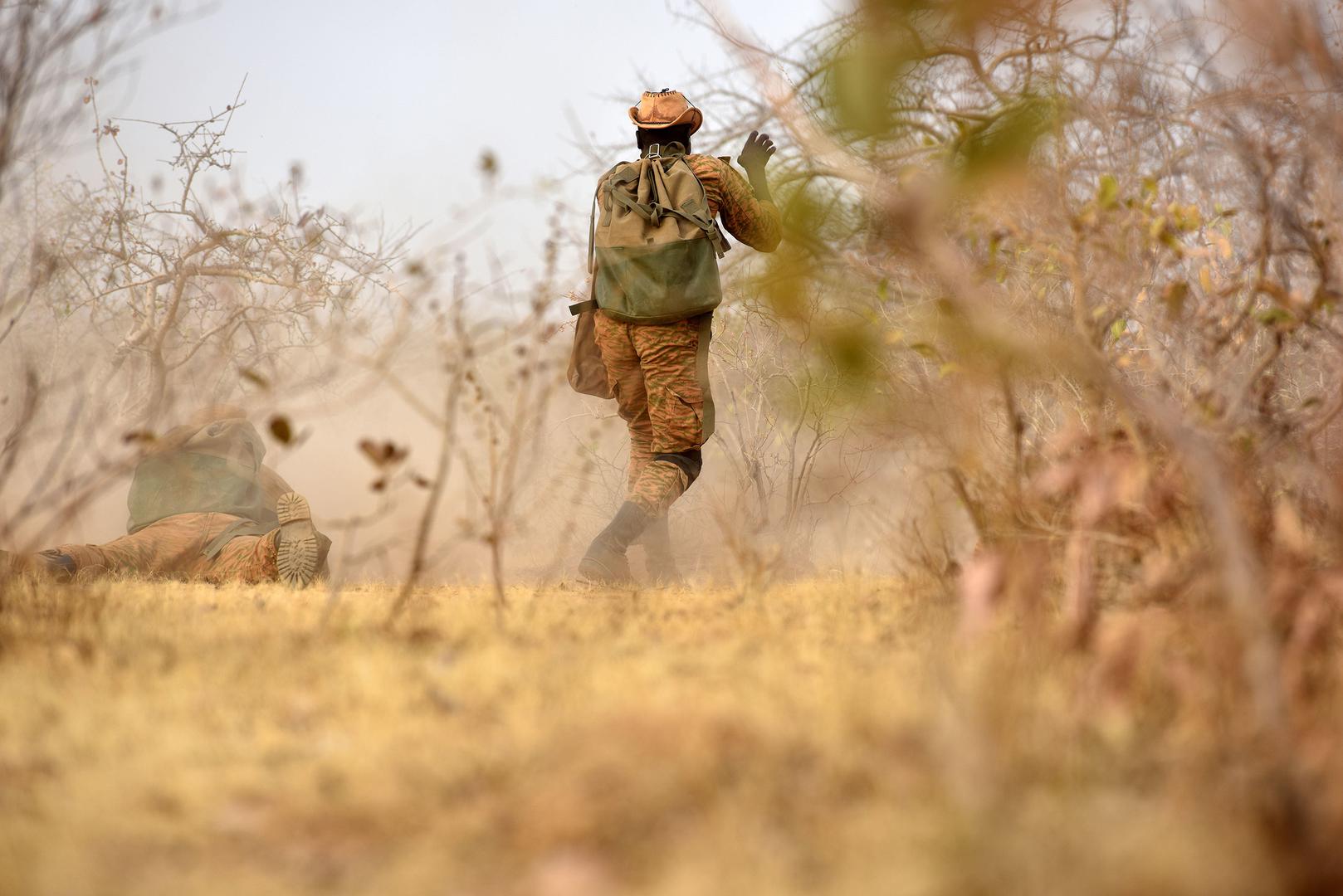 Des militaires burkinabés participent à un exercice d'entraînement en 2017 au Burkina Faso. (Photo de l'armée américaine, prise par le Sergent Benjamin Northcutt, chargé des Relations publiques au sein de la 3ème Unité des Forces spéciales (aéroportées), 