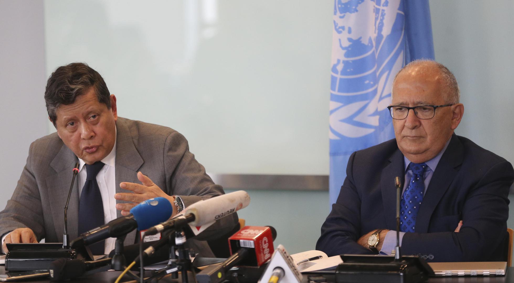 联合国缅甸实况调查团主席达鲁斯曼及成员西多蒂在新闻发布会上发言，2019年8月5日摄于印尼雅加达。