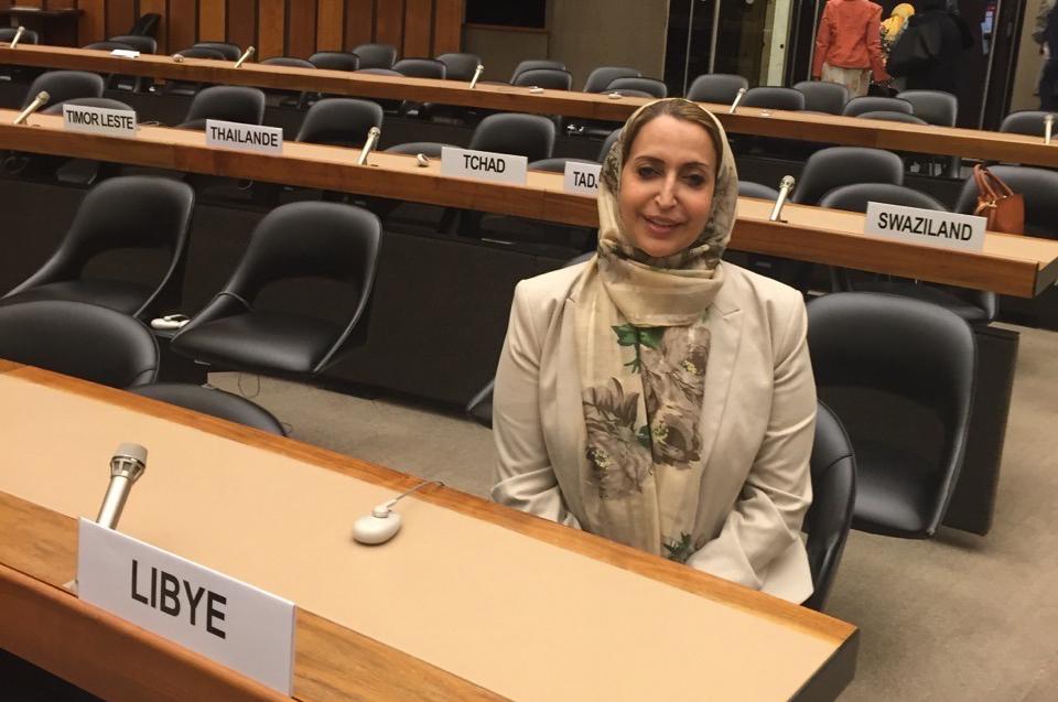 السياسية والنائبة الليبية سهام سرقيوة، التي خُطفت في بنغازي في 17 يوليو/تموز 2019، تحضر جلسة في "مجلس حقوق الإنسان التابع للأمم المتحدة" في جنيف، سويسرا، 2015. © خاص 