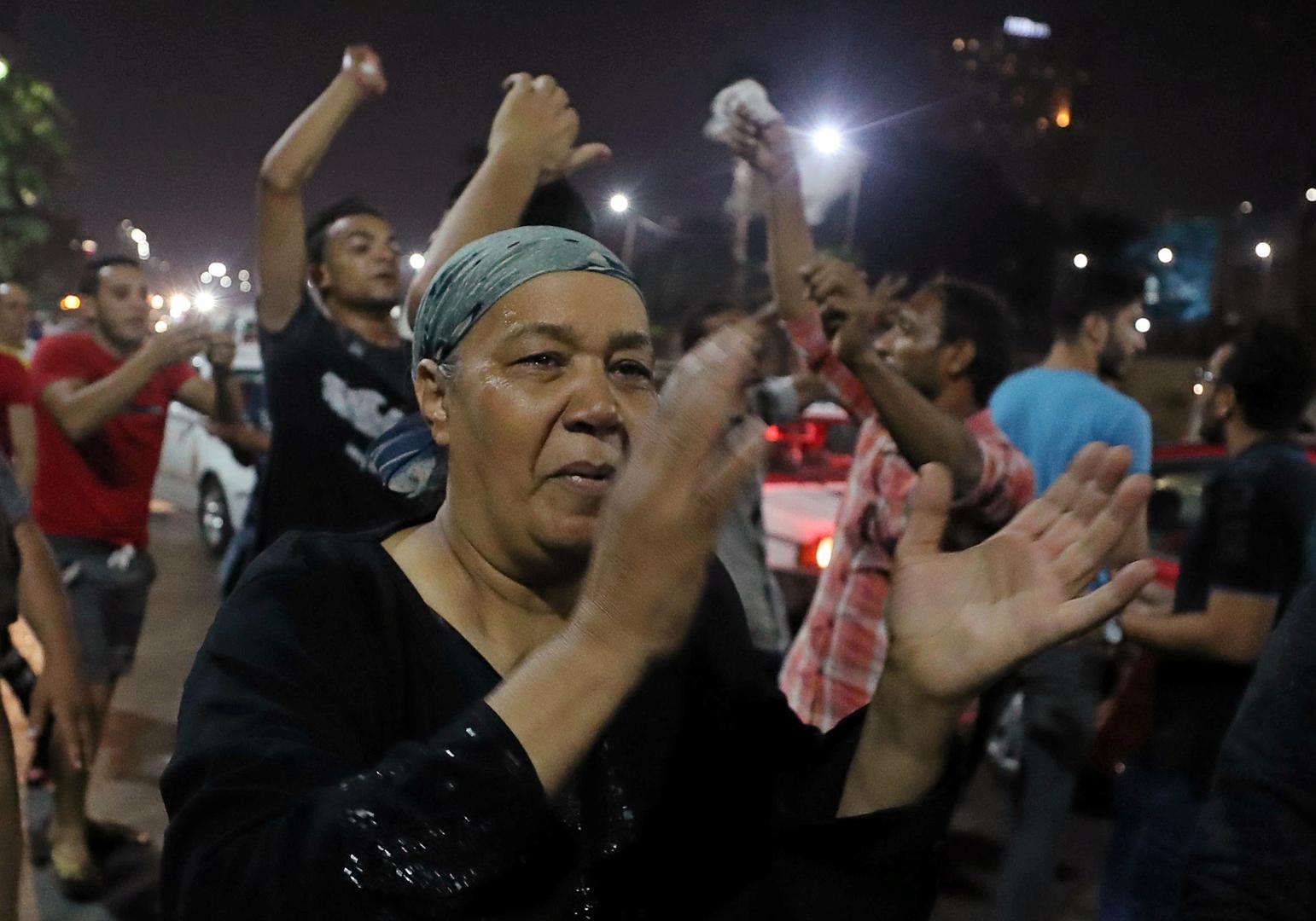 مجموعات صغيرة من المتظاهرين يتجمعون وسط القاهرة ويرددون هتافات مناهضة للحكومة في القاهرة، مصر في 21 سبتمبر/أيلول 2019. ©2019 رويترز/محمد عبد الغني