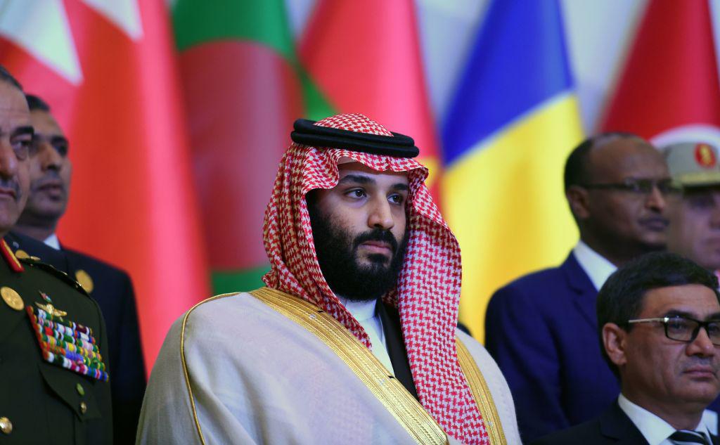 沙特阿拉伯王储兼国防部长穆罕默德抵达会场，出席由沙特领导、41国组成的穆斯林反恐军事联盟在沙国首都利雅德得举行的首次国防部长会议，2017年11月26日。