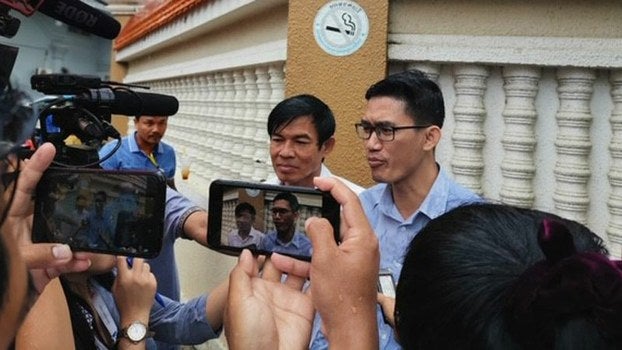 Former RFA reporters Uon Chhin and Yeang Sothearin speak to the media outside of the Phnom Penh Municipal Court, Aug. 29, 2019.