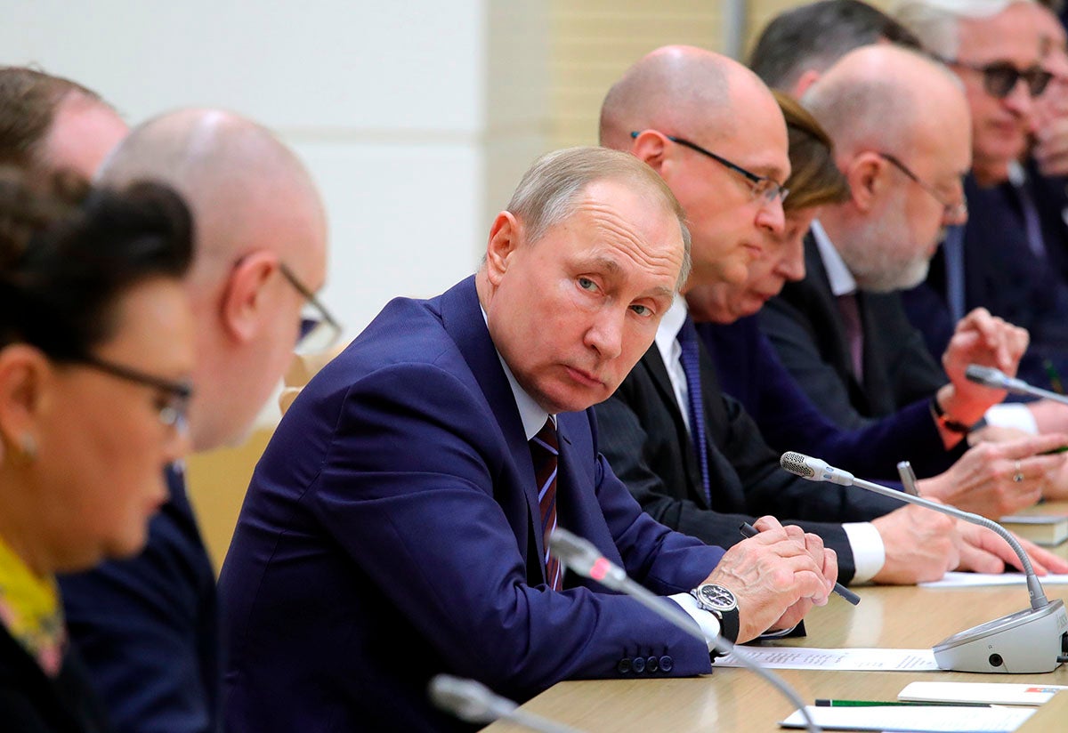 Президент России Владимир Путин в Ново-Огарево во время совещания по вопросу разработки поправок к Конституции РФ 16 января 2020.