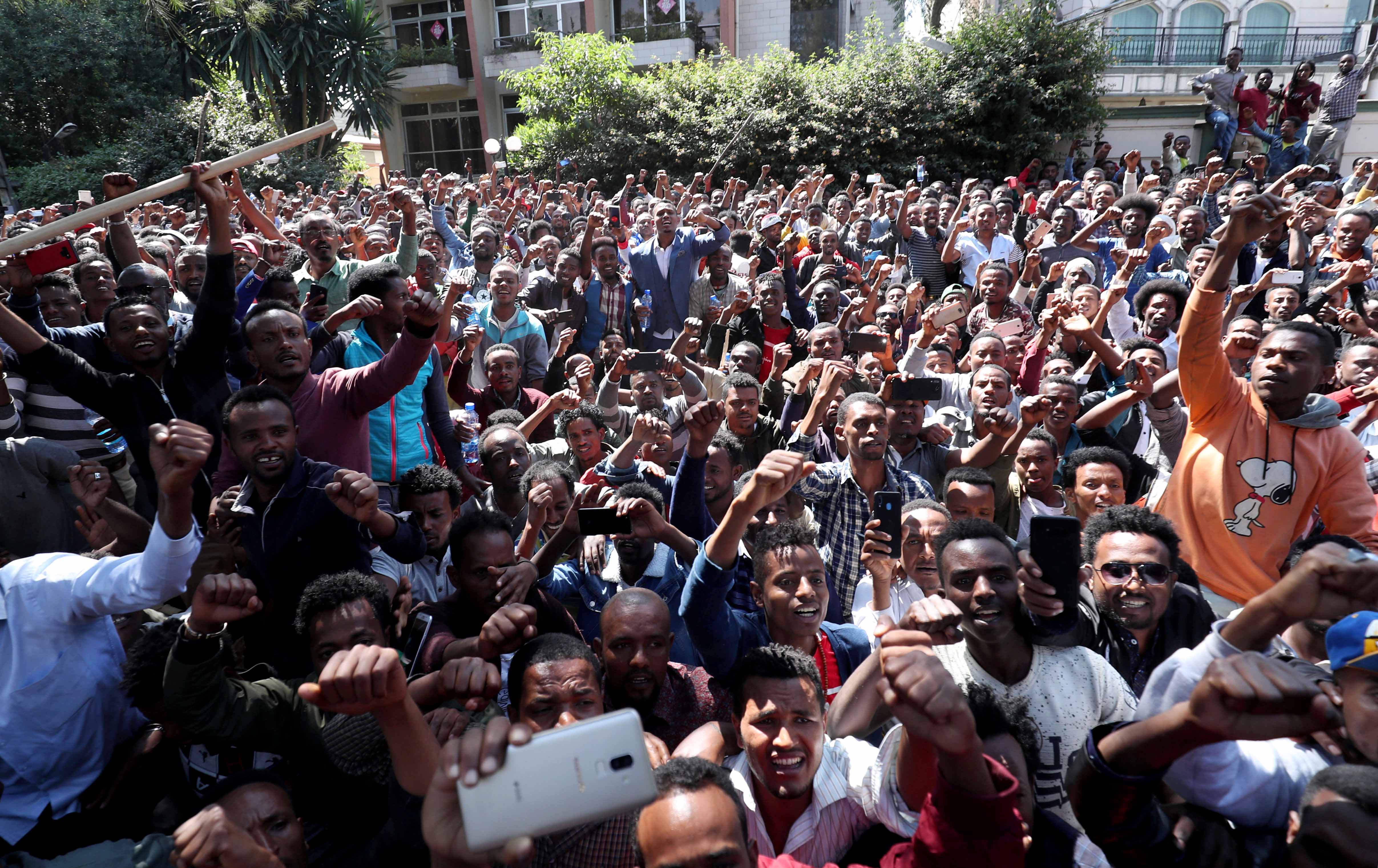 Oromo youth ​in Addis Ababa, Ethiopia gather outside the house of Jawar Mohammed, an Oromo activist, and influential figure during the 2015-2018 protests in the country. October 23, 2019. (c) 2019 REUTERS/Tiksa Negeri​