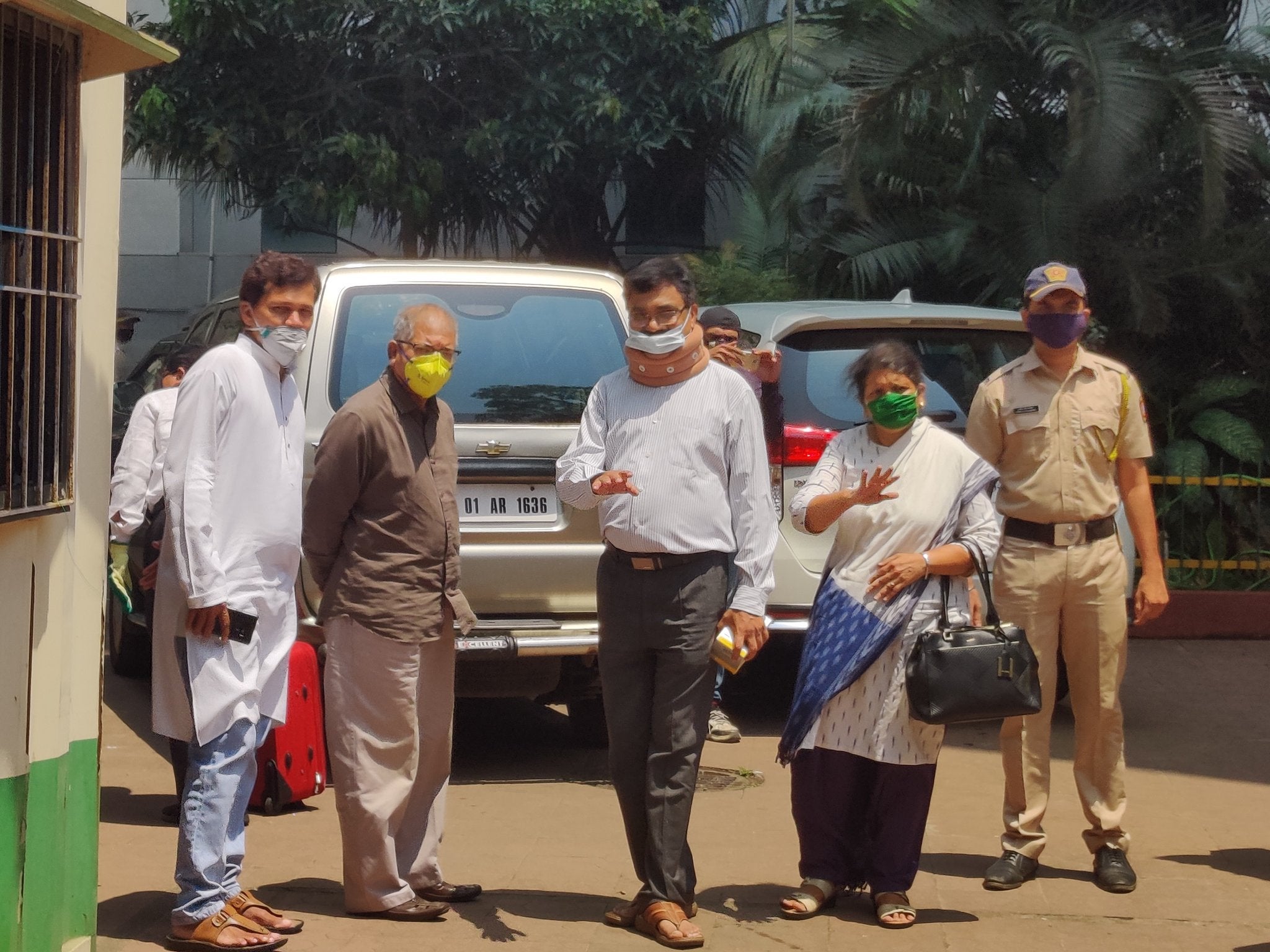 Activist Anand Teltumbde (center), before he surrendered to the National Investigative Agency in Mumbai, on April 14, 2020. © Parth MN