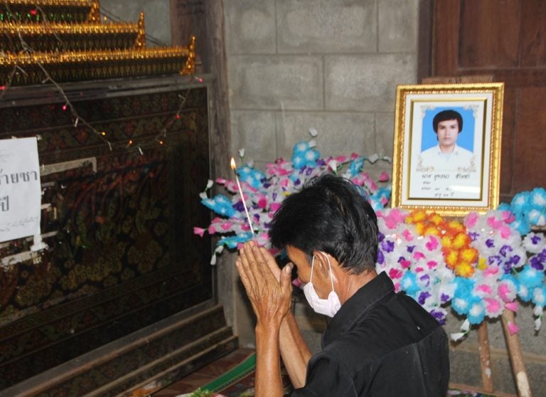 Father of Yuttana Saisa praying at the funeral on April 20, 2020.