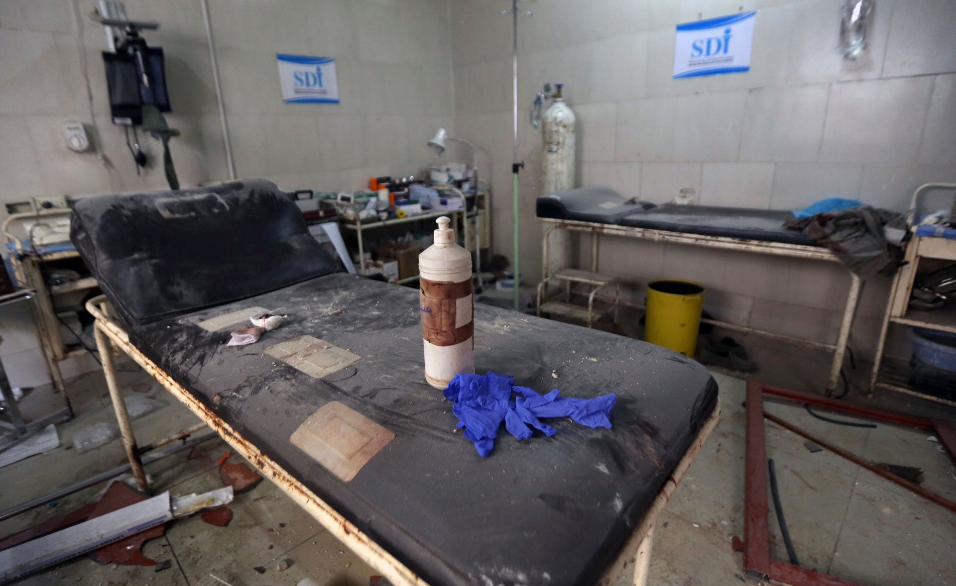 ​غرفة جراحة متضررة بفعل غارة جوية على مستشفى في بلدة أريحا في محافظة إدلب، سوريا، 30 يناير/كانون الثاني 2020. 