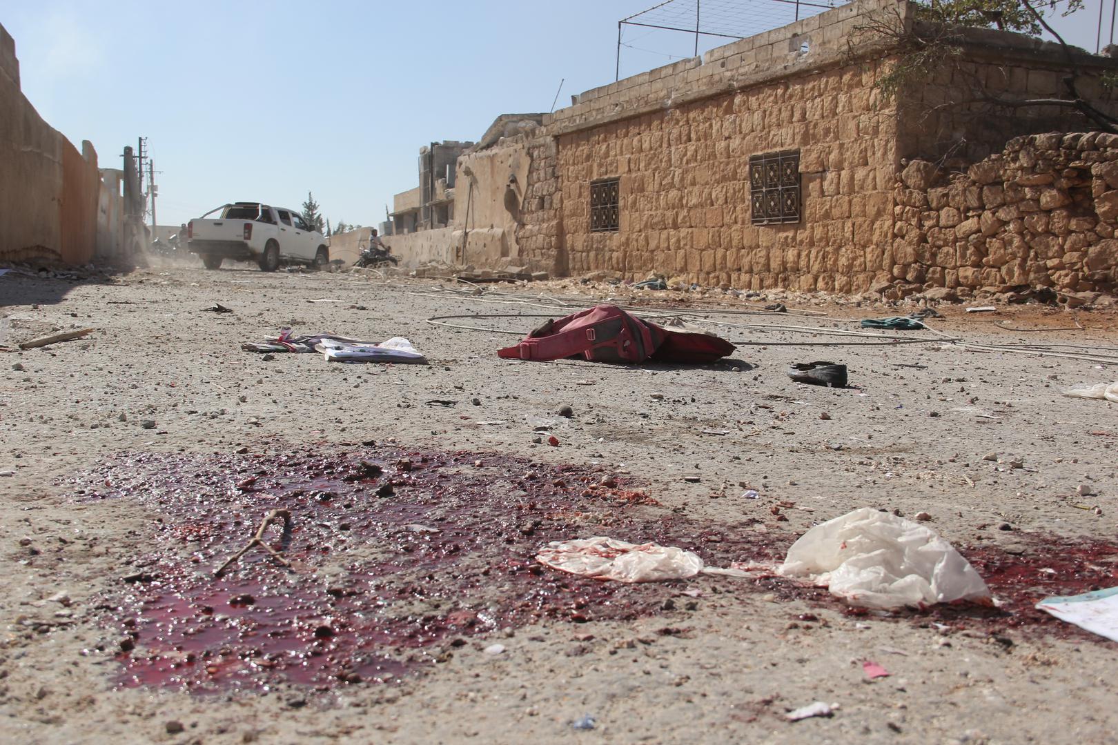 Последствия авиаудара по сирийскому городку Хас 26 октября 2016 г. Десятки гражданских лиц, в том числе дети, погибли в результате взрывов от 7 до 9 бомб преимущественно в районе школьного комплекса и ведущих к нему дорог