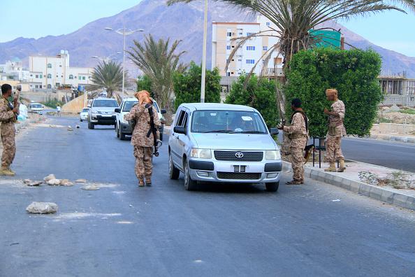 Hadrami elite forces guard Mukalla from Al-Qaeda by creating check-points. 