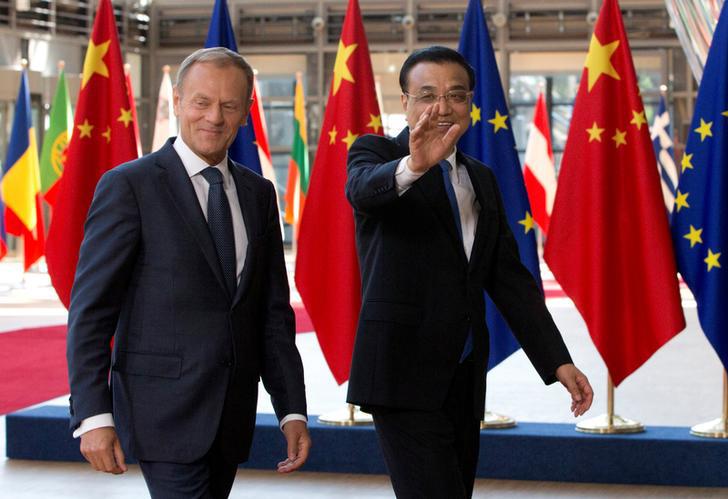 European Council President Donald Tusk and Chinese Premier Li Keqiang (R) arrive to attend a EU-China Summit in Brussels, Belgium June 2, 2017. REUTERS/Virginia Mayo/Pool