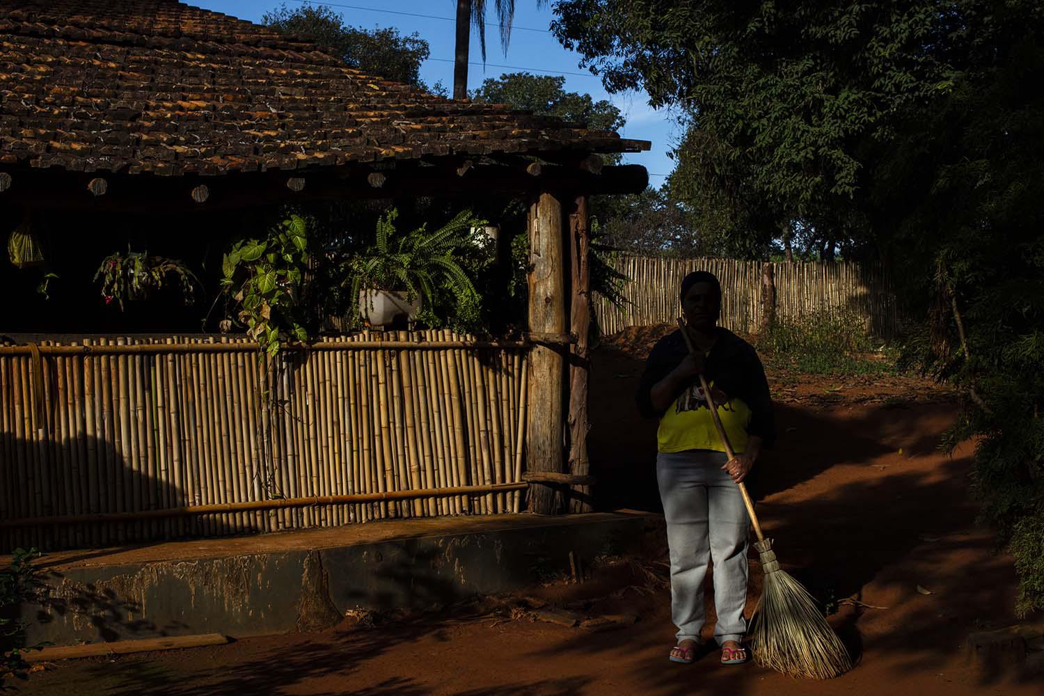 Pedrina, uma mulher de 40 e poucos anos, vive em Minas Gerais. Ela disse Ã  Human Rights Watch que sentiu os sintomas da intoxicaÃ§Ã£o aguda por agrotÃ³xicos muitas vezes e descreveu temer retaliaÃ§Ã£o caso procurasse as autoridades para manifestar preocupaÃ§Ãµes