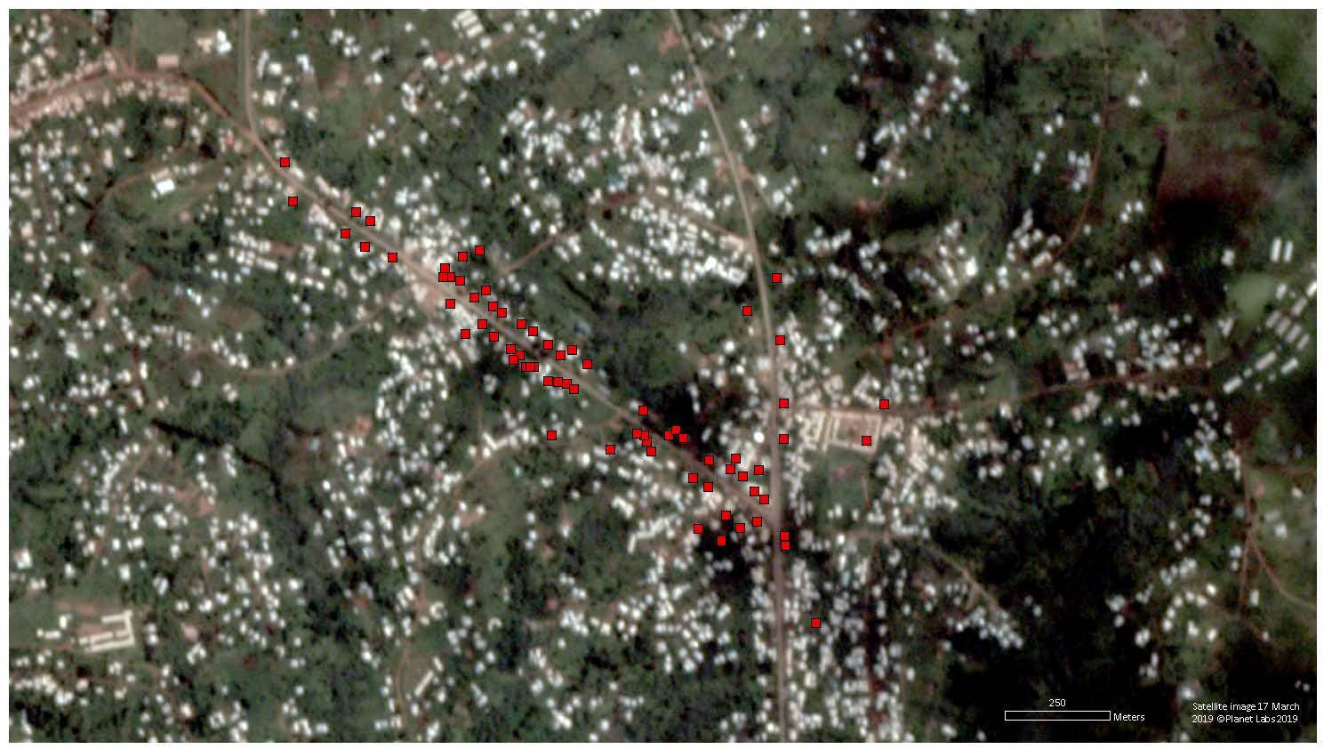 Image satellite montrant plus de 70 bÃ¢timents touchÃ©s par des incendies Ã  Mankon, Cameroun, entre le 13 et le 17 mai 2019. Les dommages signalÃ©s sont peut-Ãªtre sous-estimÃ©s, en raison de la faible rÃ©solution de lâimage.