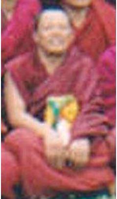 Lobsang Tsondru, un monje kirti y el tío y mentor de Puntsok, de 20 años. 