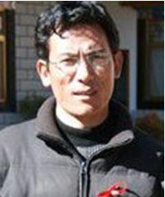 Fotografia personal de Wangdu, ex monjo i pres polític, obtinguda pel Departament de Seguretat de l'Administració del Tibet Central.  Data desconeguda.
