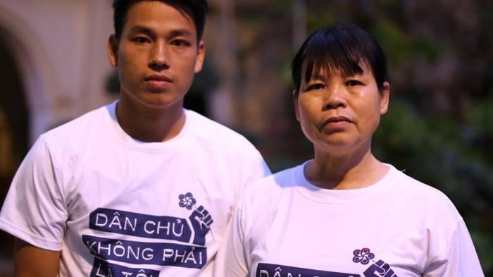 Trịnh Bá Tư and Cấn Thị Thêu 