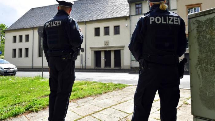 police officers stand guard at synagogue in germany as antisemtism on rise