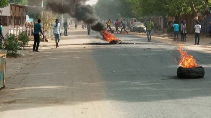 Protesters burning car tires in the streets of Chad’s capital N’Djamena on April 27, 2021 