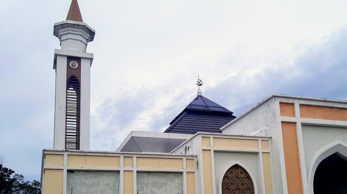 A mosque with its loudspeakers in Lebak Regency, Banten Province, Java Island, Indonesia on March 12, 2022. © 2022 Andreas Harsono / Human Rights Watch