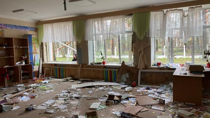 Пошкодження школи № 21 у місті Чернігів внаслідок атаки Росії 3 березня 2022 року, 19 квітня 2022 року.