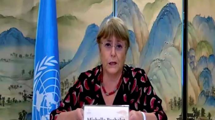 A screen capture of Michelle Bachelet speaking at a press conference.