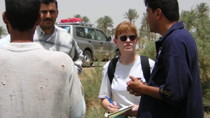 Interpreter Razzaq al-Saiedi (right) and Bonnie Docherty (left) interview Iraqis affected by cluster munitions near al-Hilla in May 2003. 