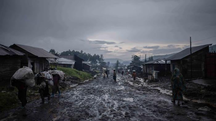 After the rain, traders leave the market with their luggage in Kitchanga