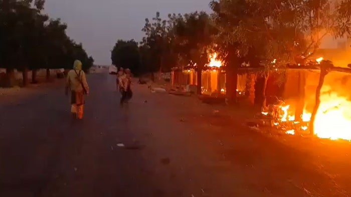 Screenshot of a video posted on social media on November 9, 2024 that Human Rights Watch analyzed and geolocated to the village of Allaye-Kokolo, located on the National Road 15 between Mopti and Bandiagara. The video shows armed men, some on motorbikes, on the road while buildings are burning around. A men can be heard speaking in Fulfulde, saying “God is great, Allaye-Kokolo is burning.”