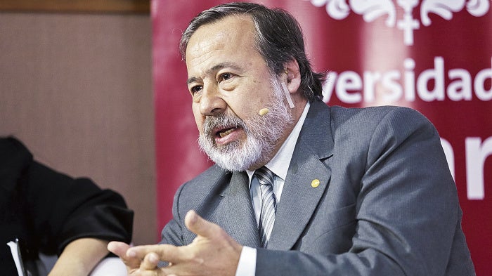 Gustavo Gallón during the Forum "Transitional Justice in Colombia and the Role of the International Criminal Court" In Bogota, Colombia, May 13, 2015.
