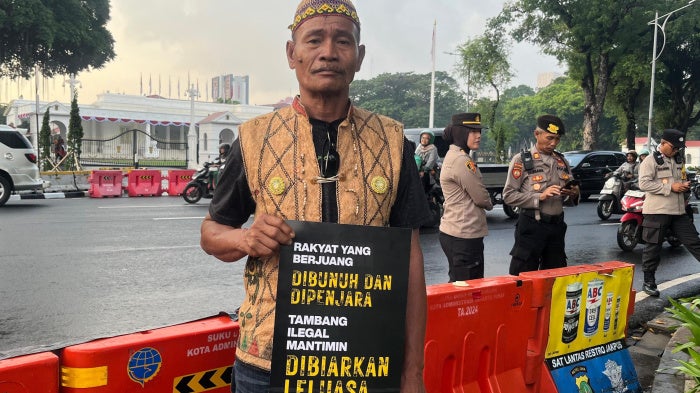 Misran Toni, an Indigenous Dayak farmer, protesting against coal mining outside the President Palace, Jakarta, on June 25, 2026.