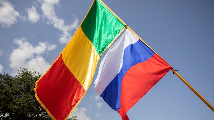 Malian and Russian flags fly side-by-side