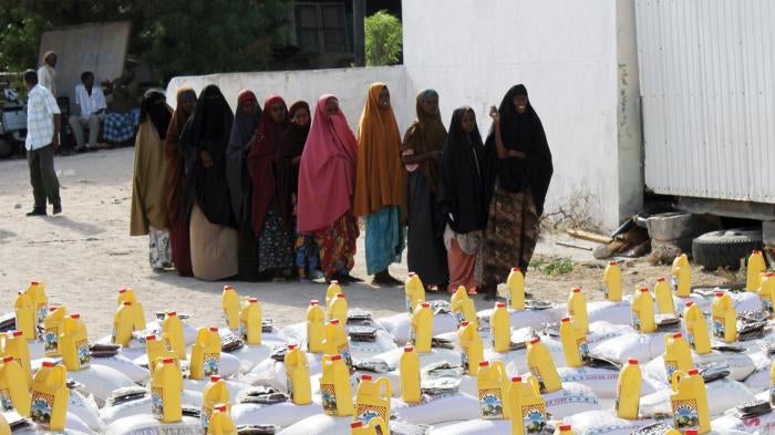 Displaced women line up to receive food aid in Mogadishu’s Hodan district. Several reported having been photographed during food distributions by humanitarian agencies but then having the assistance taken away from them by “gatekeepers.”