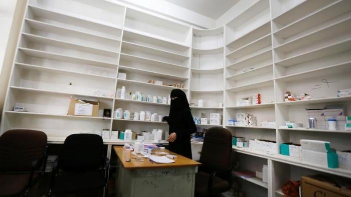 A worker is pictured in a government hospital's drug store in Sanaa, Yemen August 16, 2017. © 2017 Reuters/Khaled Abdullah