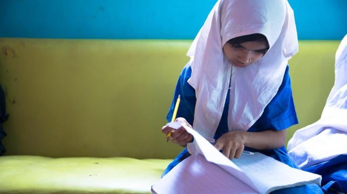 Schoolgirlxxxhd - Pakistan: Girls Deprived of Education | Human Rights Watch