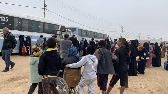 Government buses waiting to move families from one camp in Anbar governate to another during a previous wave of camp closures in December 2018.  © 2018 Belkis Wille/Human Rights Watch