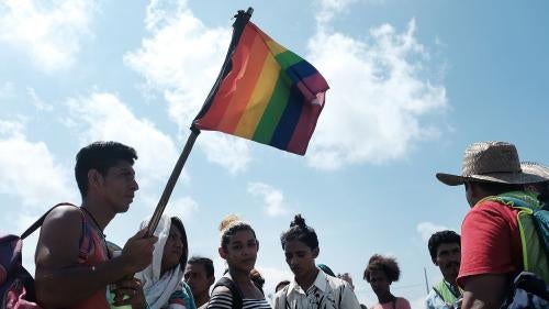 Personas LGBT de América Central, muchas de las cuales huían de la persecución en su país de origen, atravesaron México en noviembre de 2018 en su trayecto para pedir asilo en Estados Unidos. 
