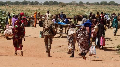 Families escaping Ardamata in West Darfur cross into Adre, Chad, after a wave of ethnic violence, November 7, 2023. Survivors recounted executions and looting in Ardamata, which they said were carried out by RSF and allied Arab militias. © 2023 REUTERS/El Tayeb Siddig