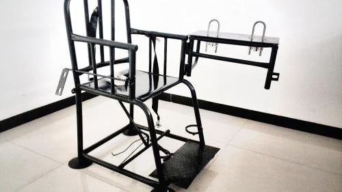 A “tiger chair” specially designed to restrain detainees. Former detainees say that police often strap them into these metal chairs for hours and even days, depriving detainees of sleep, and immobilizing them until their legs and buttocks were swollen.