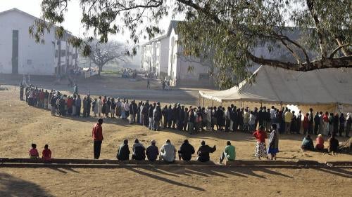 Residents of Zimbabwe's capital, Harare, line up to cast their vote in the country's presidential election on June 27, 2008.