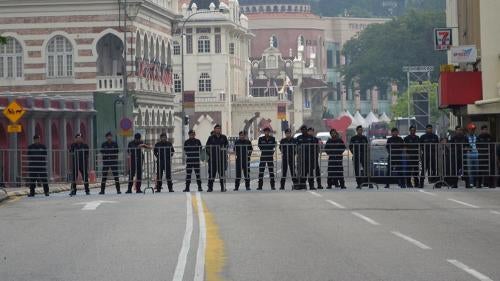 Malaysian police line to prevent protesters from entering Merdeka Square in downtown Kuala Lumpur, August 29, 2015.