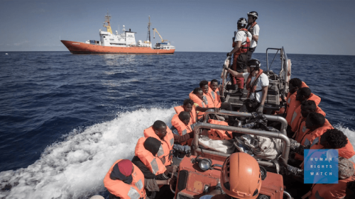201710ECA_migrants_boat_thumbnail_2