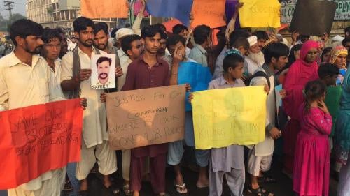 Families of detained migrant workers protesting inadequate Pakistani government protection of Pakistani citizens in Saudi Arabia outside the Lahore Press Club in 2016.  